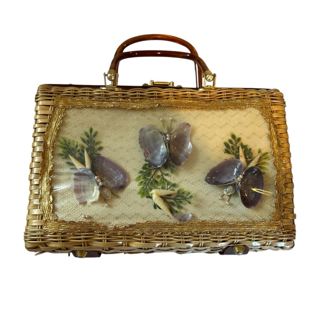 Vintage Wicker Handbag with Shell Design
